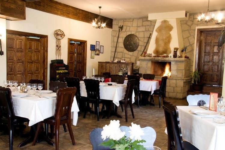 Hanul Dacilor Hotel Iasi المظهر الخارجي الصورة